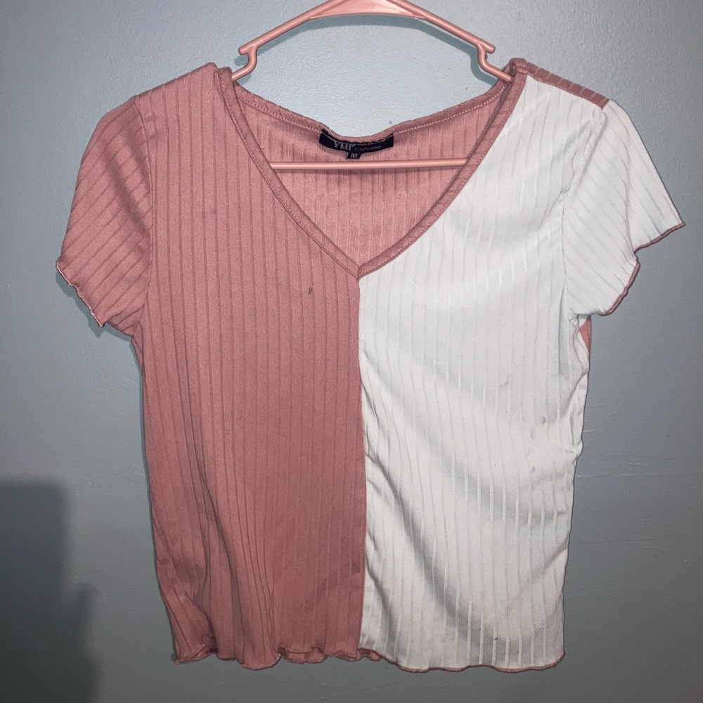 2 T-shirts